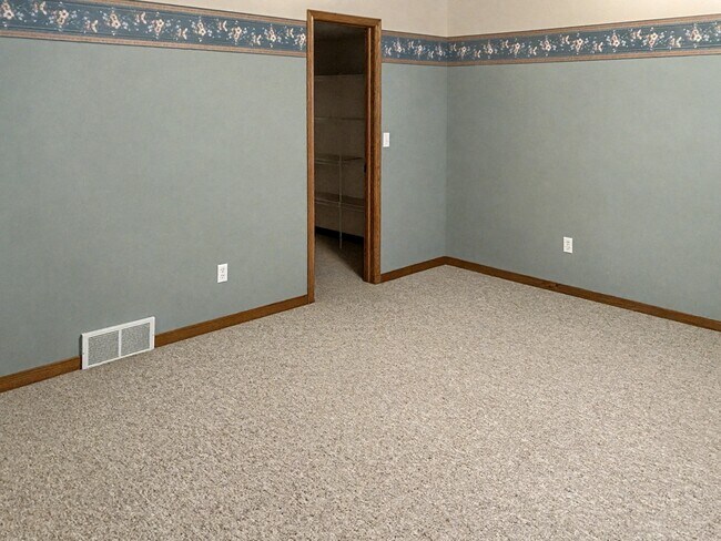 Building Photo - 783 Holly Creek Dr