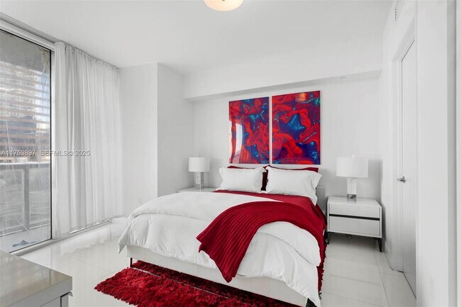 Building Photo - 495 Brickell Ave