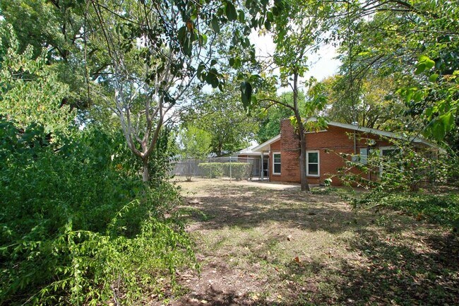 Building Photo - 5712 Fairlane Dr