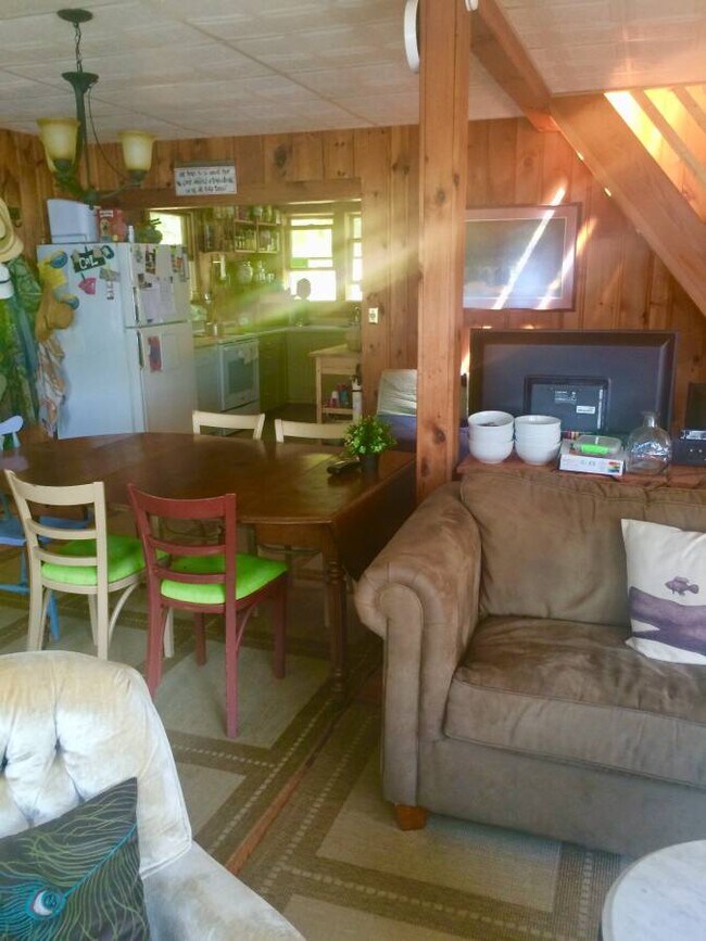 Building Photo - 30 Laurel Dr