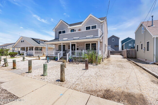 Building Photo - 216 4th Ave