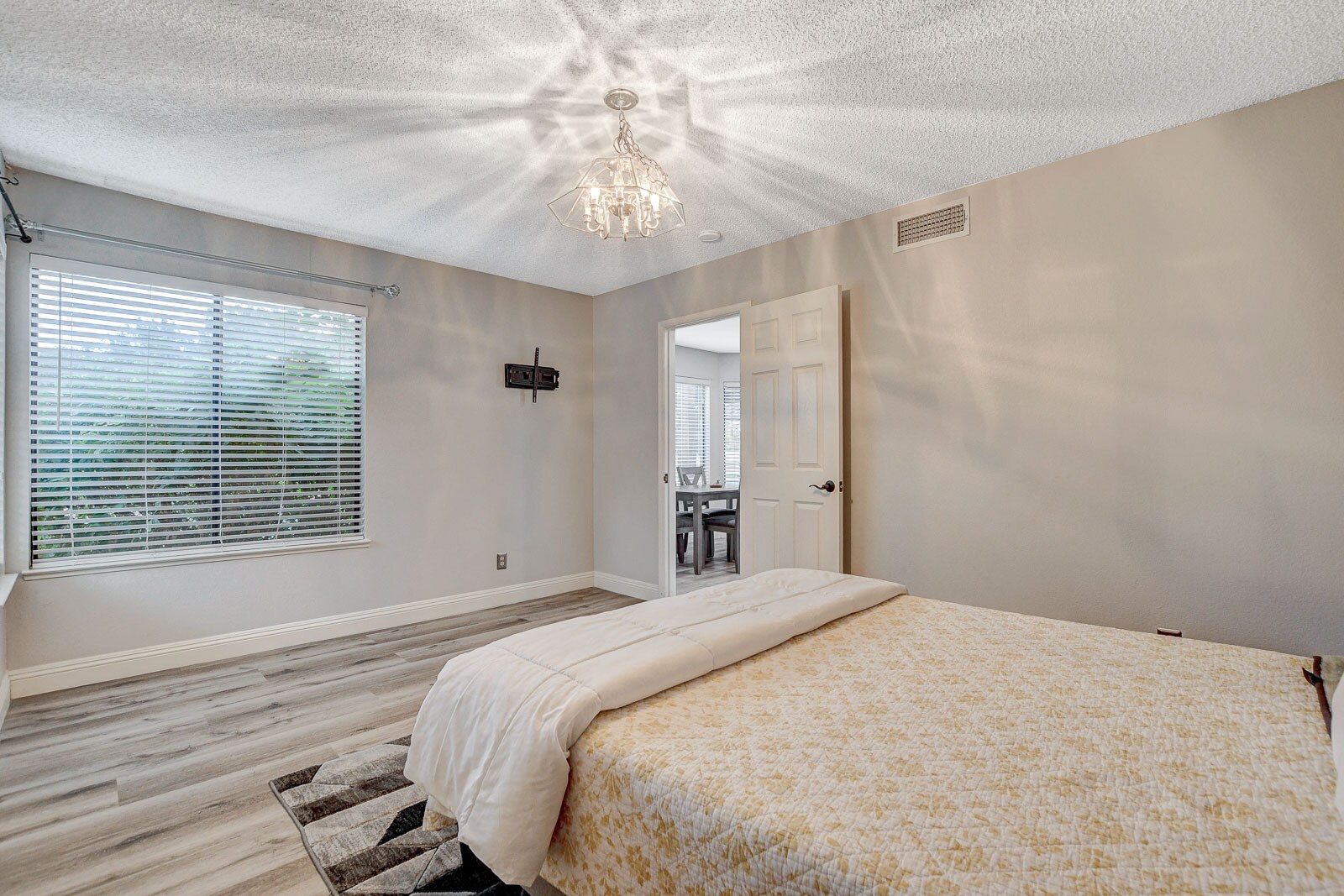 Building Photo - 2224 Lucerne Ct