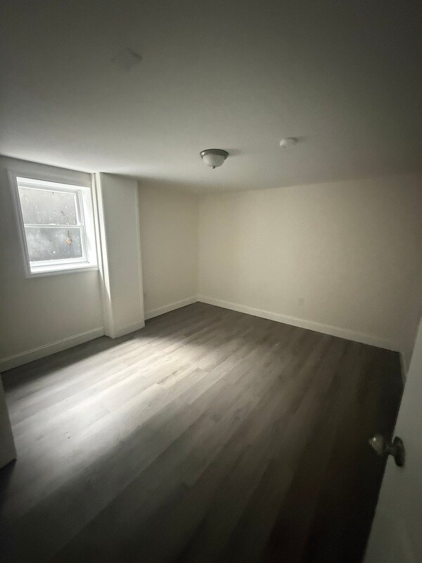 Building Photo - 1300-1330 Windsor Avenue - 1302 B