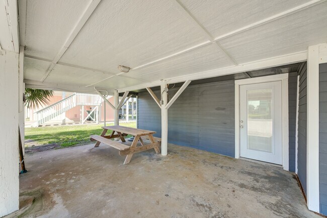 Building Photo - 4211 Surf Dr