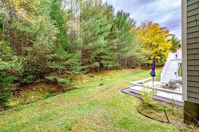 Wooded backyard with two decks - 9 Lupine Ct