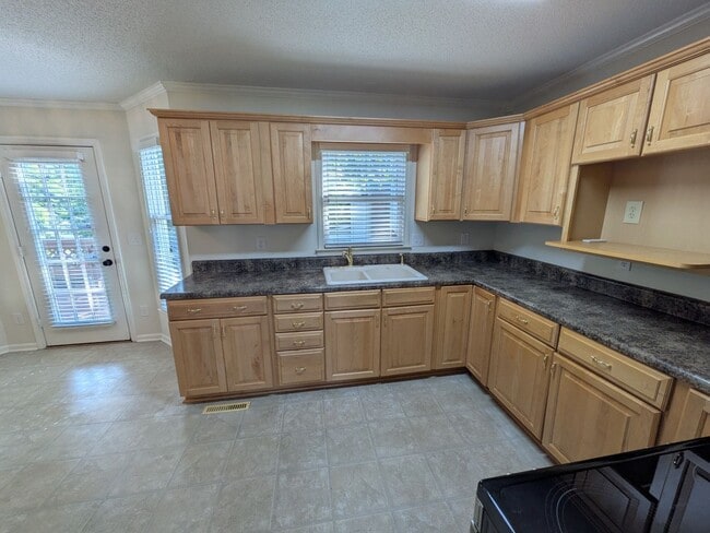 Building Photo - 2251 Nettlebrook Dr
