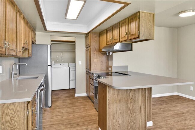 Building Photo - 561 Elm Way