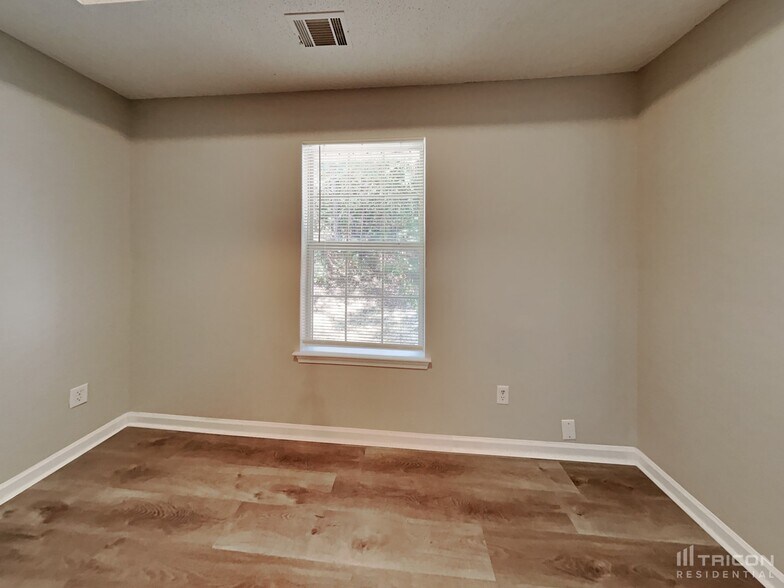 Building Photo - 5515 Sapphire Cir