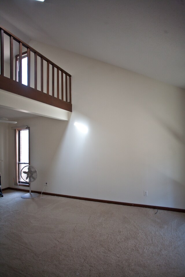 Building Photo - Spacious duplex just minutes from downtown