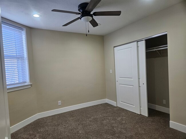 Building Photo - 3040 N Cicero Ave