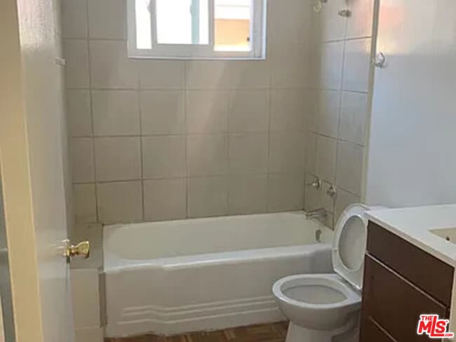 Building Photo - 832 S Gramercy Pl