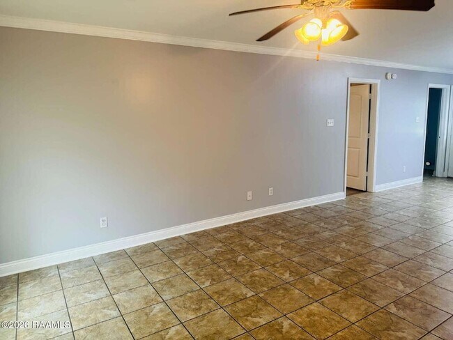 Building Photo - 127 Country Living Dr