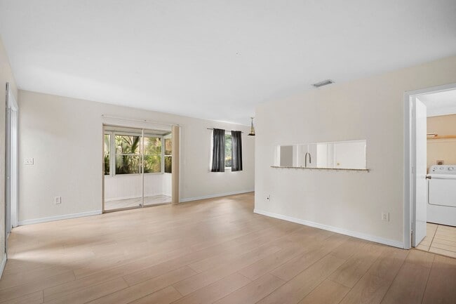 Building Photo - Beautiful Two-story condo 2bedrooms 2 baths with garage in Fort Myers