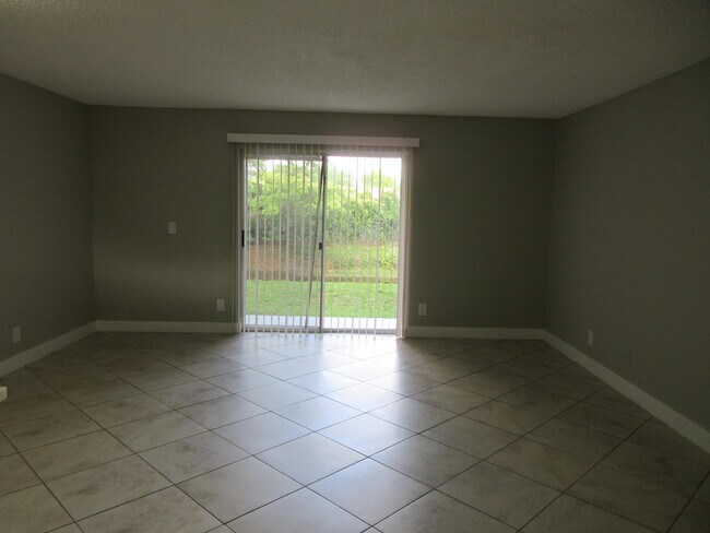 Building Photo - 4111 NW 114th Ave