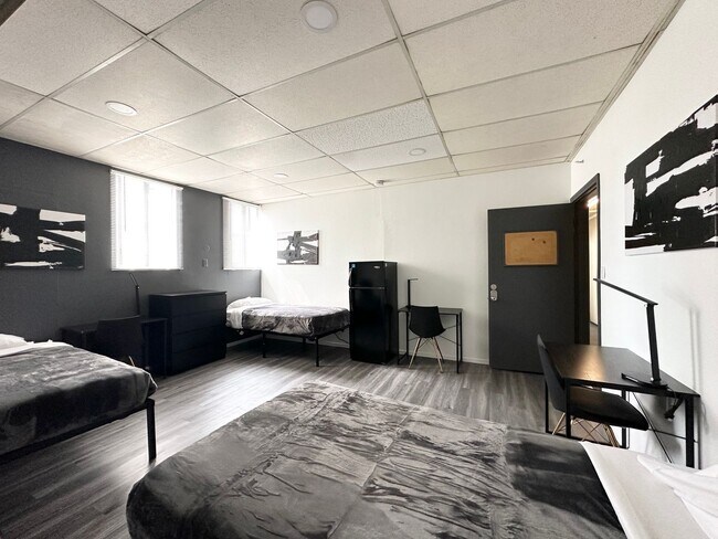 Building Photo - 832 Hilgard Ave