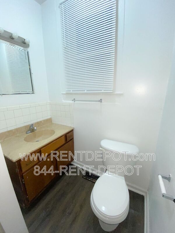 Building Photo - 816-818 W. Iowa St.