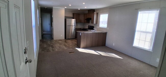 Building Photo - 640 S Darlene Way