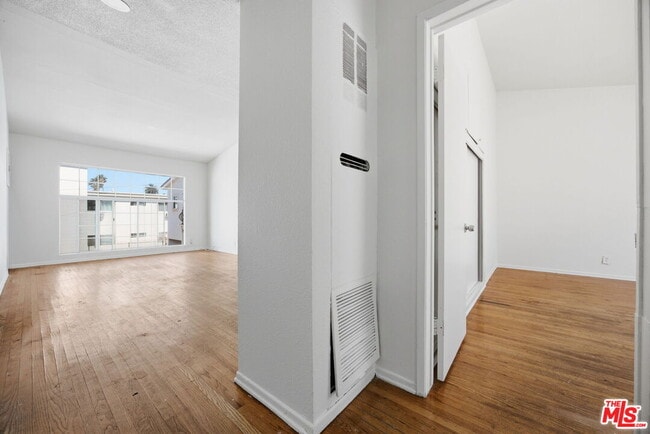 Building Photo - 4841 W 18th St
