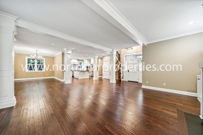 Building Photo - New Exquisitely Designed Dream Home in Lake Oswego.