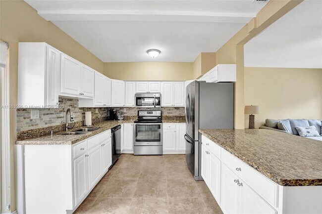 Building Photo - 1524 NE 15th Ave