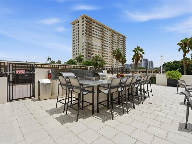 Building Photo - 340 Sunset Dr