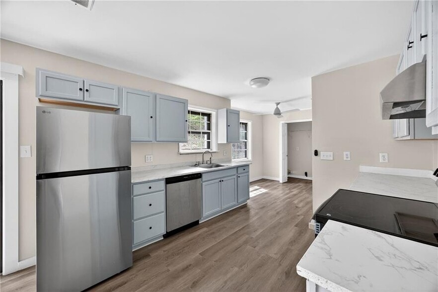 Building Photo - 6000 Mallory Rd