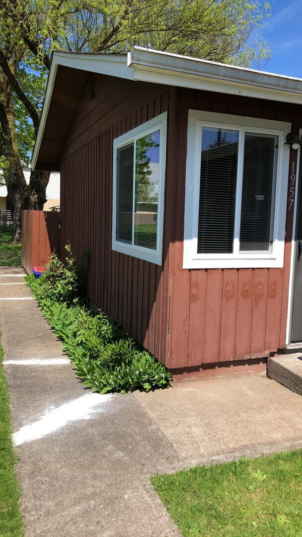Building Photo - Nicely Remodeled 2 Bedroom 1 bath in NW Corvallis W/Storage Shed