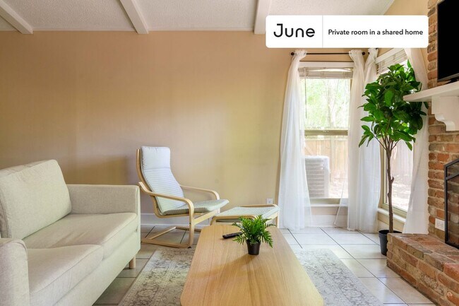 Building Photo - Room in Shared 3 bed/2 bath home