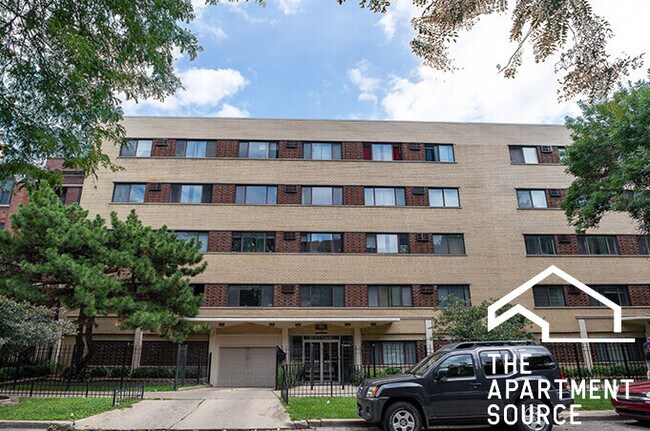 Building Photo - 5909 N Kenmore Ave