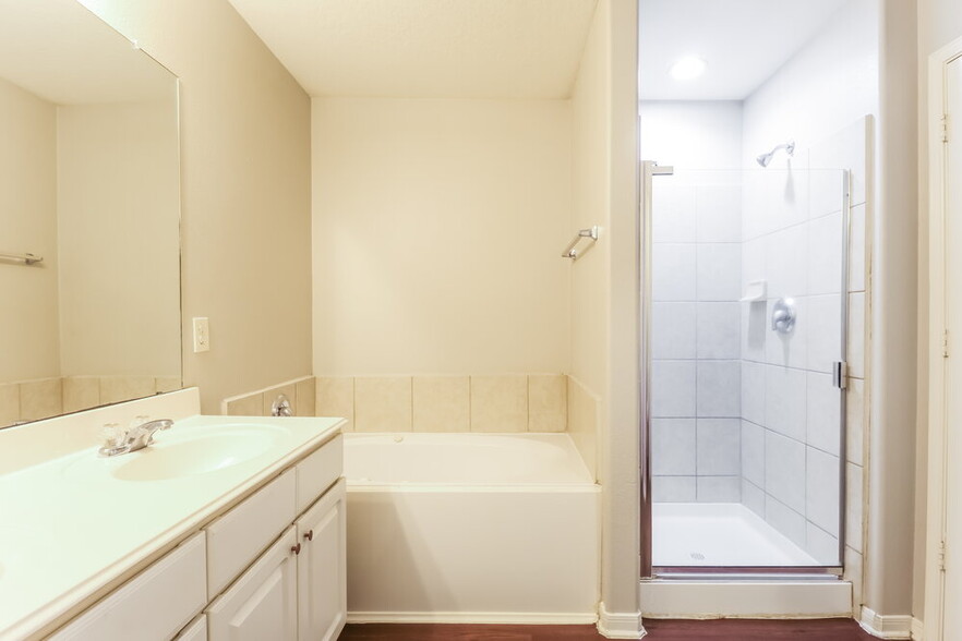 Building Photo - 16728 Foursquare Dr