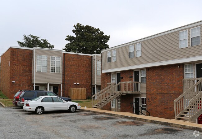 Building - 201 N Lewis St