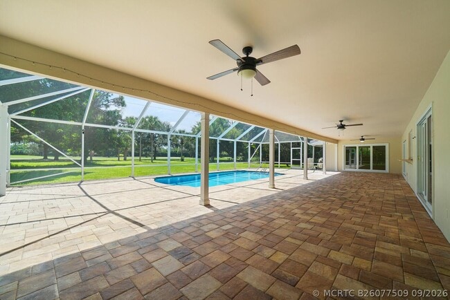 Building Photo - 408 S Country Club Dr