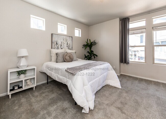 Building Photo - Beautiful 3 Bedroom Carriage House in Bann...