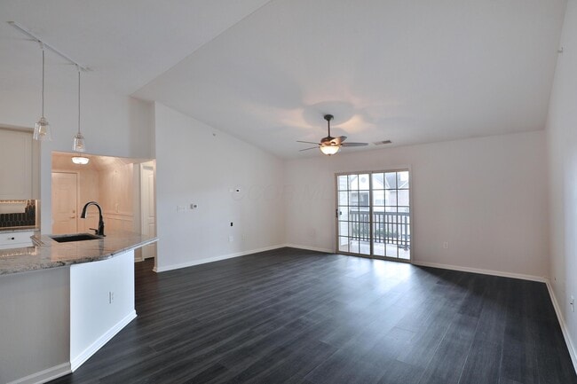 Building Photo - 763 Hidden Springs Dr