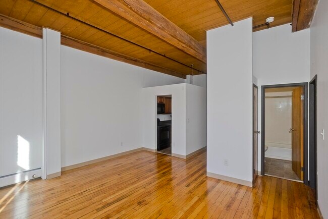 Building Photo - 45 Willow St