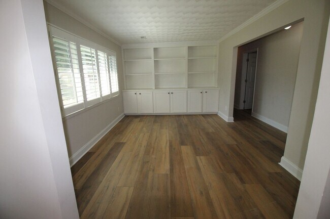 Building Photo - Beautiful Single Family Home in Great Neck Estates
