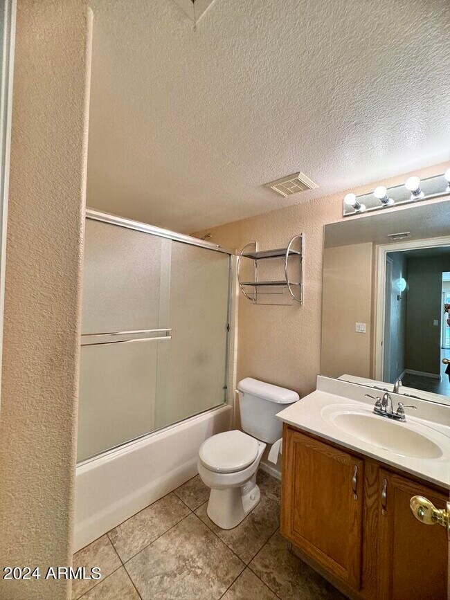 Building Photo - 1873 W Falcon Dr