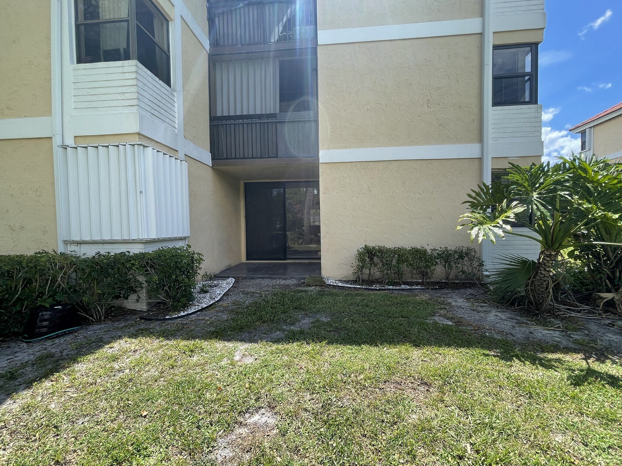 Building Photo - 5661 Riverside Dr