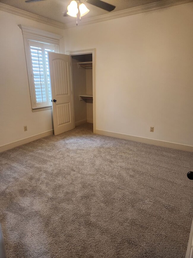 Building Photo - 4 bedroom home for rent