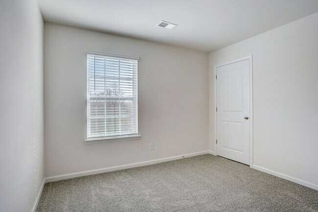 Building Photo - Modern 5-Bedroom Home Near Troutman – Showings Start November 17th