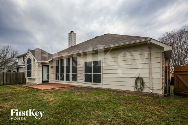 Building Photo - 136 Woodcreek Dr