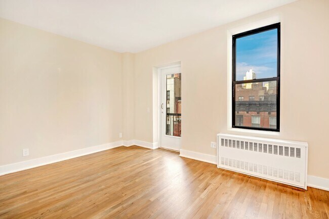 Building Photo - 226 E 25th St