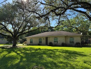 Building Photo - 304 S Shadowbend Dr