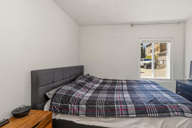 Building Photo - 446 N Powers St