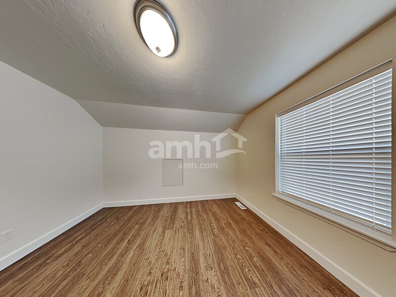 Building Photo - 332 E Sicily Dr