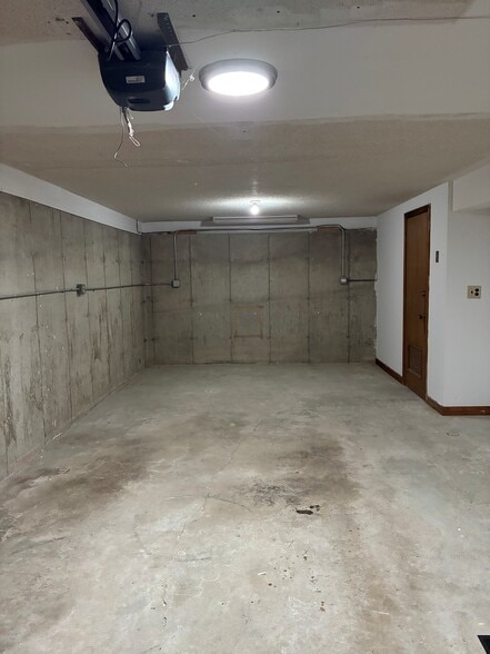 Building Photo - 30 Mansfield Dr