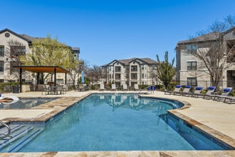 Building Photo - Collier