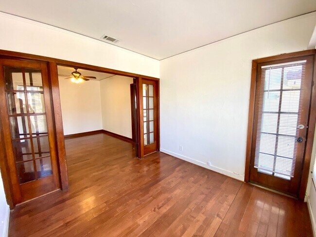 Building Photo - 690 N 2nd Ave