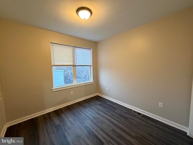 Building Photo - 1535 Cecil B. Moore Ave