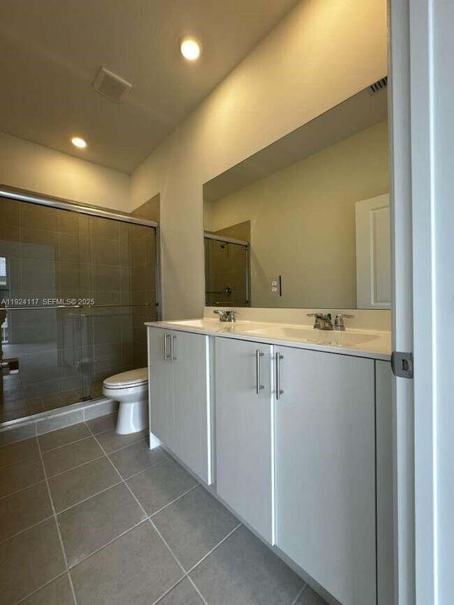 Building Photo - 632 SE 14th Ct